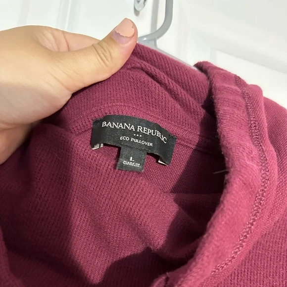 Banana Republic Eco Pullover - Picture 2 of 4